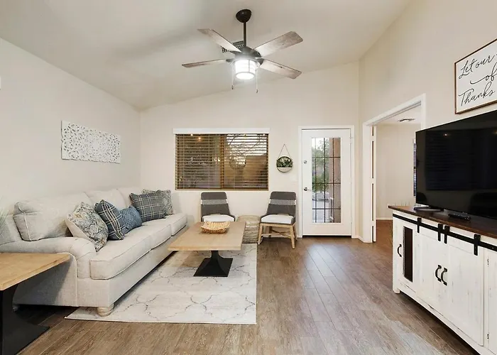 Cute 3 Bedroom With Outdoor Kitchen, Sleeps 6