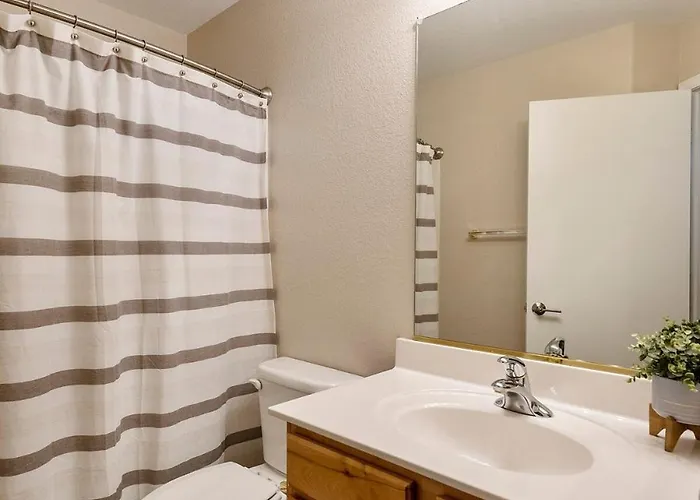 Cute 3 Bedroom With Outdoor Kitchen, Sleeps 6 *
