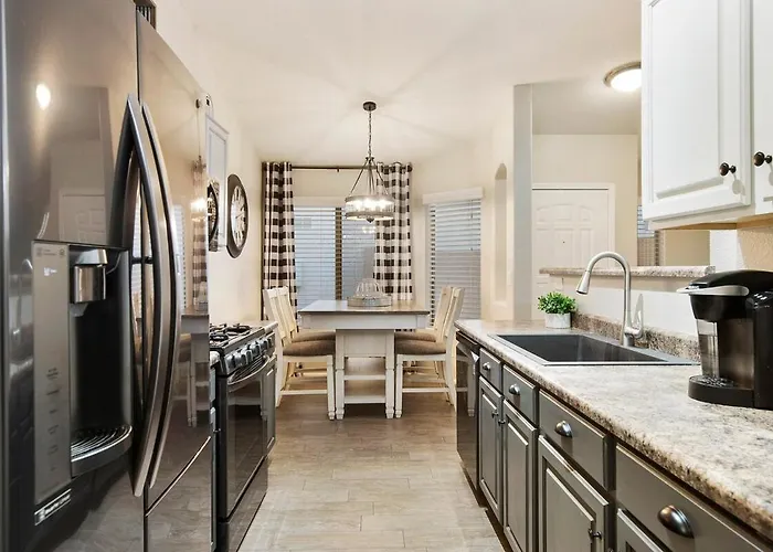 Cute 3 Bedroom With Outdoor Kitchen, Sleeps 6 Surprise